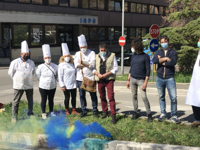 URCU alla manifestazione davanti INPS e Agenzia dell'entrate